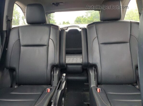 5TDDZRFH9JS887847 2018 TOYOTA HIGHLANDER Blue Вид задніх сидінь