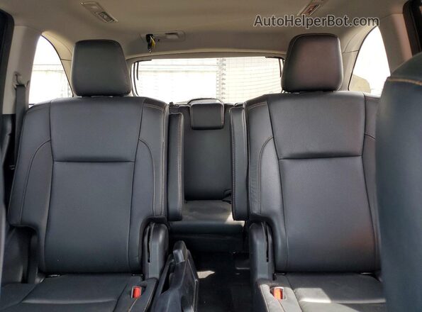 5TDDZRFH9JS888013 2018 TOYOTA HIGHLANDER White Հետևի նստատեղերի տեսք