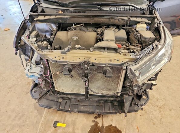 5TDDZRFHXJS819170 2018 TOYOTA HIGHLANDER Blue ძრავის განყოფილების ხედი
