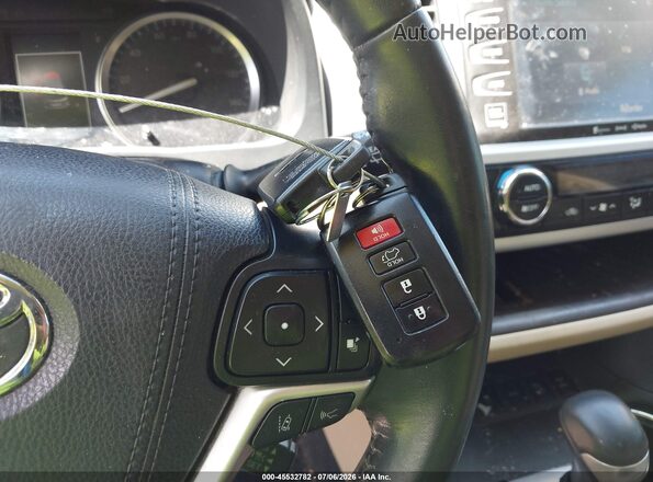 5TDDZRFHXKS722357 2019 TOYOTA HIGHLANDER White Dashboard view