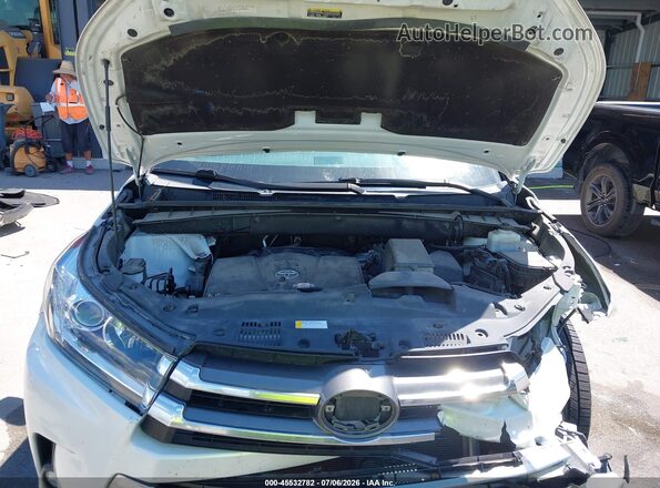 5TDDZRFHXKS722357 2019 TOYOTA HIGHLANDER White Rear view