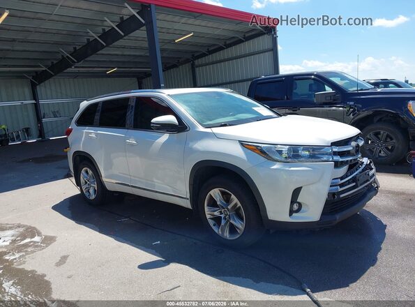 5TDDZRFHXKS722357 2019 TOYOTA HIGHLANDER White Rear interior view
