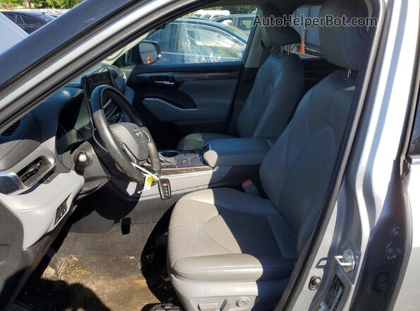 5TDEBRCH7MS062147 2021 TOYOTA HIGHLANDER Silver Вид салону спереду