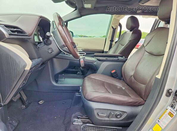5TDERKEC0NS109590 2022 TOYOTA SIENNA Серебряный Вид салона спереди