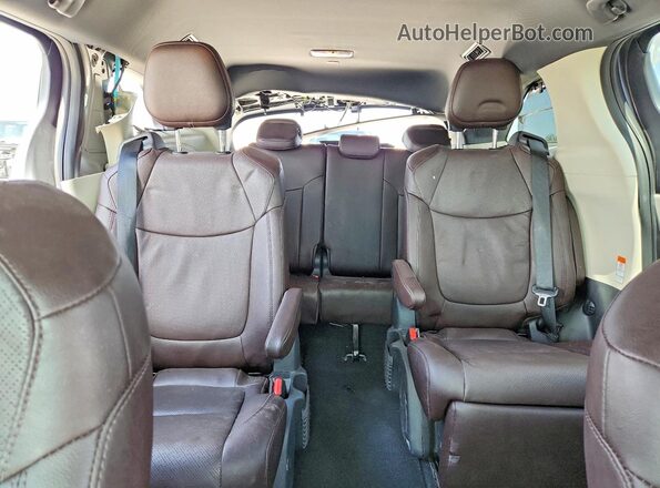 5TDERKEC7PS164928 2023 TOYOTA SIENNA Gray Widok tylnych siedzeń