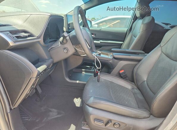 5TDESKFC0SS199631 2025 TOYOTA SIENNA Silver წინა სალონის ხედი