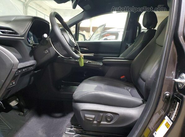 5TDESKFC0SS210689 2025 TOYOTA SIENNA Gray Front interior view