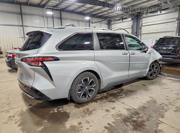 5TDESKFC2SS155159 2025 TOYOTA SIENNA Silver Հետևի աջ