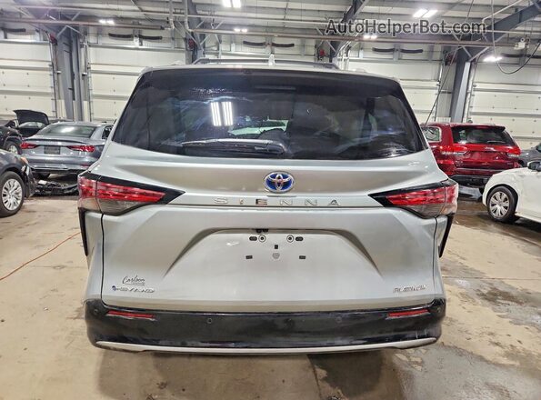 5TDESKFC2SS155159 2025 TOYOTA SIENNA Silver Հետևի տեսք