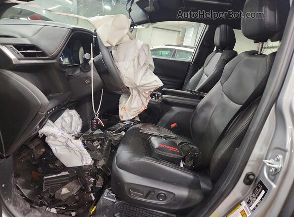 5TDESKFC2SS155159 2025 TOYOTA SIENNA Silver Սալոնի դիմացի տեսք