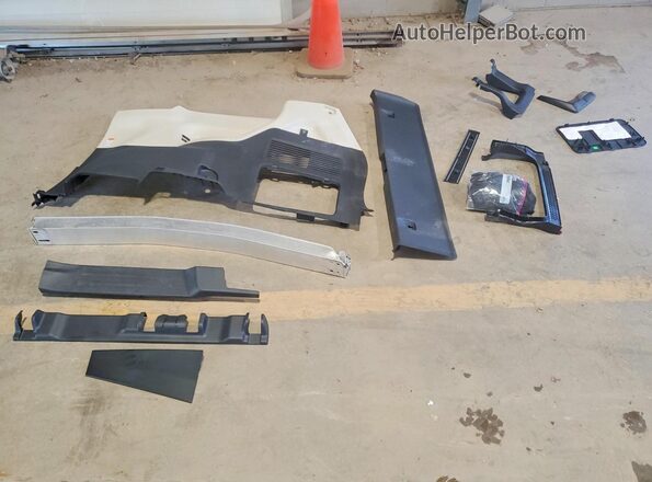 5TDESKFC4PS104785 2023 TOYOTA SIENNA Silver Вид наклейки з VIN-кодом
