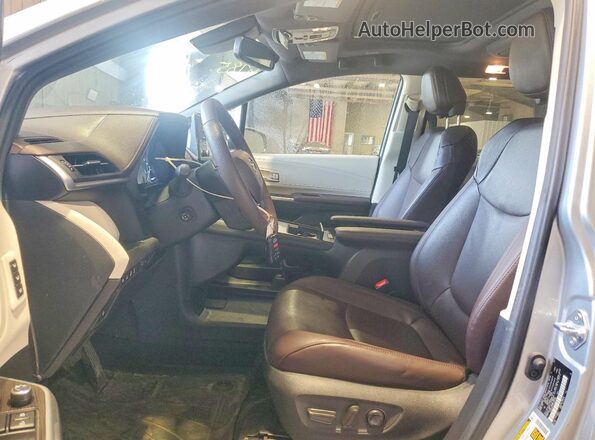 5TDESKFC4PS104785 2023 TOYOTA SIENNA Silver Вид салону спереду