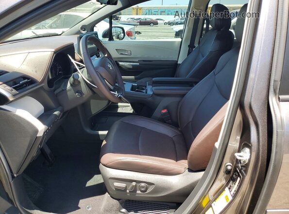 5TDESKFC4PS108013 2023 TOYOTA SIENNA Gray Front interior view