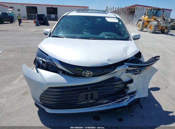5TDESKFC4TS237086 2026 TOYOTA SIENNA White Սալոնի հետևի տեսք