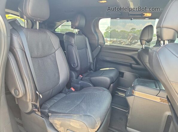 5TDESKFC7TS242928 2026 TOYOTA SIENNA White Widok wnętrza z tyłu