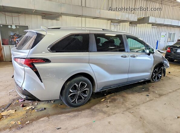 5TDESKFC8SS167770 2025 TOYOTA SIENNA Silver Հետևի աջ