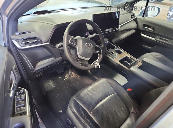 5TDESKFC8SS167770 2025 TOYOTA SIENNA Silver Առջևի վահանակի տեսք