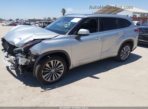 5TDFZRAH8LS010270 2020 TOYOTA HIGHLANDER Silver Vista tres cuartos delantera izquierda