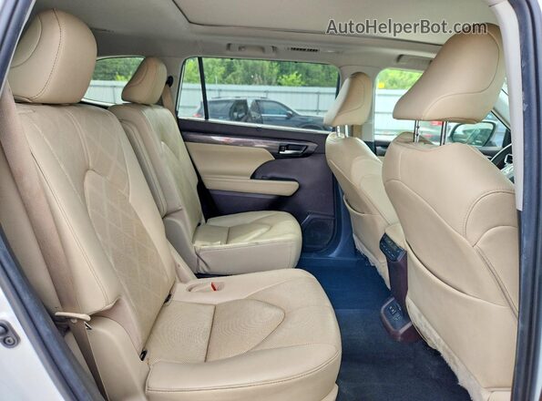5TDFZRBH1LS048311 2020 TOYOTA HIGHLANDER White Widok wnętrza z tyłu