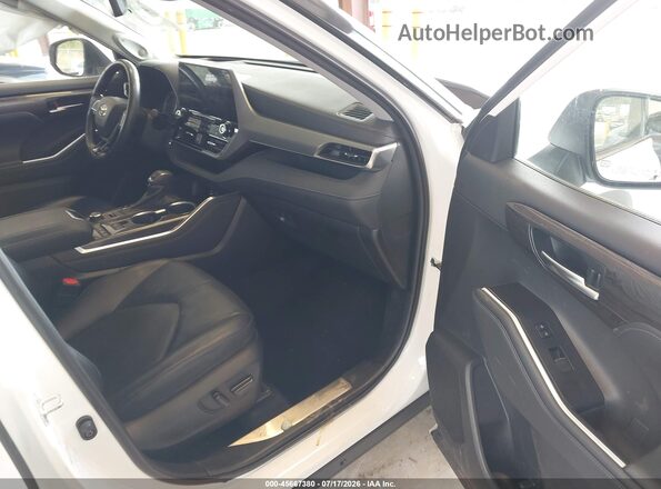 5TDFZRBH3NS172163 2022 TOYOTA HIGHLANDER White Вид салону спереду