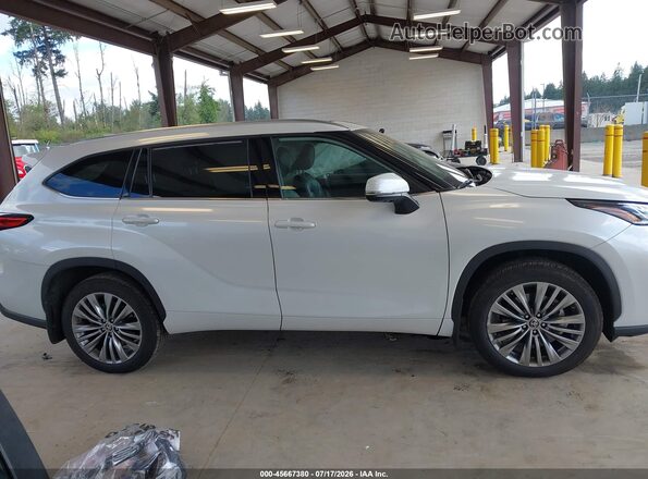 5TDFZRBH3NS172163 2022 TOYOTA HIGHLANDER White Вид задньої частини салону