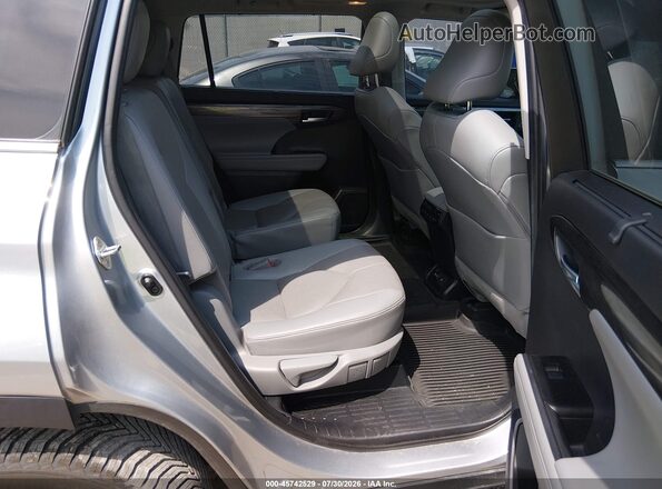 5TDFZRBH5LS052281 2020 TOYOTA HIGHLANDER Silver VIN sticker view