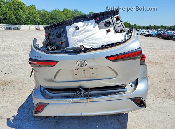 5TDFZRBH5MS063511 2021 TOYOTA HIGHLANDER Серебряный Вид сзади