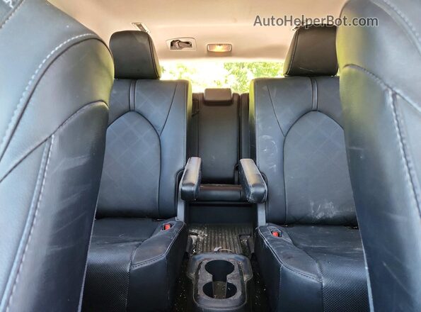 5TDFZRBH8MS093912 2021 TOYOTA HIGHLANDER Silver უკანა სავარძლების ხედი