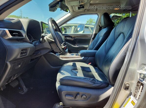5TDFZRBH8MS093912 2021 TOYOTA HIGHLANDER Silver წინა სალონის ხედი