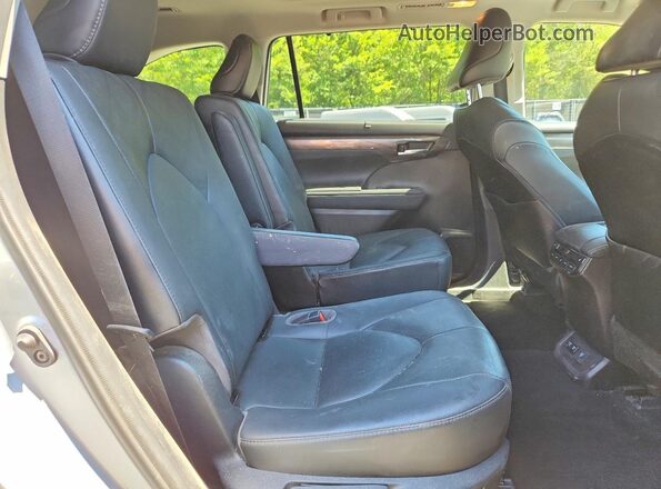 5TDFZRBH8MS093912 2021 TOYOTA HIGHLANDER Silver უკანა სალონის ხედი