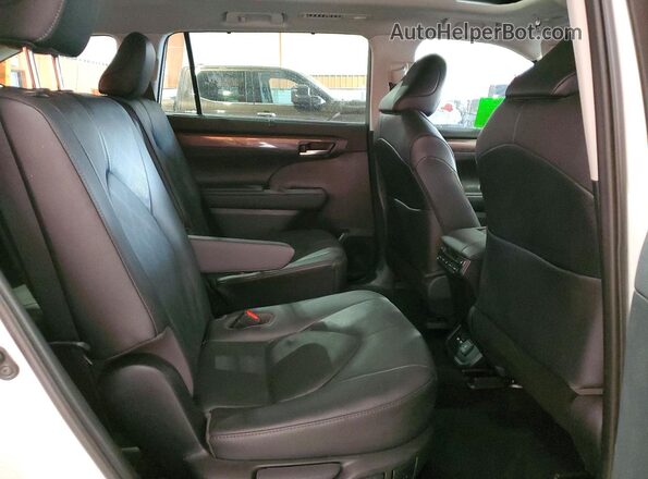 5TDFZRBH9LS050128 2020 TOYOTA HIGHLANDER White Սալոնի հետևի տեսք