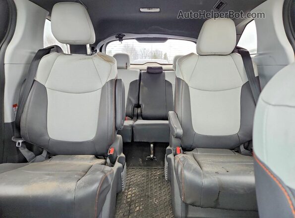 5TDGRKEC9MS007969 2021 TOYOTA SIENNA Black Vista de los asientos traseros