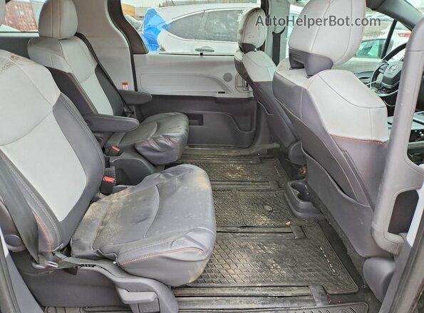 5TDGRKEC9MS007969 2021 TOYOTA SIENNA Black Vista interior trasera