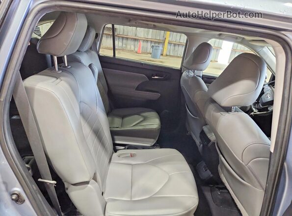 5TDGZRAH2MS074665 2021 TOYOTA HIGHLANDER Blue Rear interior view