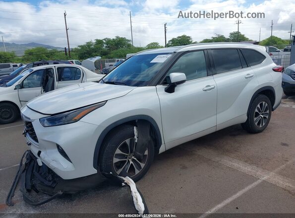 5TDGZRAH3NS129755 2022 TOYOTA HIGHLANDER White Առջևի ձախ երեք քառորդ տեսարան