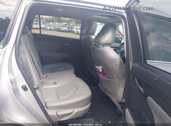 5TDGZRBH0NS196019 2022 TOYOTA HIGHLANDER Silver Widok naklejki z numerem VIN