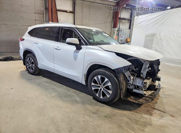 5TDGZRBH2NS163345 2022 TOYOTA HIGHLANDER White Delantero derecho