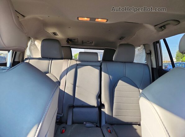 5TDGZRBH3LS045995 2020 TOYOTA HIGHLANDER Silver Rear seats view