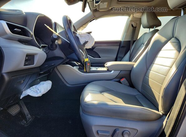 5TDGZRBH3LS045995 2020 TOYOTA HIGHLANDER Silver Front interior view