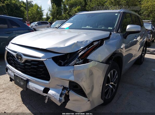 5TDGZRBH3MS129297 2021 TOYOTA HIGHLANDER Silver წინა მარცხენა ხედი სამი მეოთხედიდან