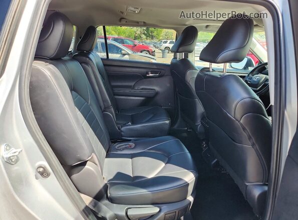 5TDGZRBH3NS163967 2022 TOYOTA HIGHLANDER Gray Widok wnętrza z tyłu