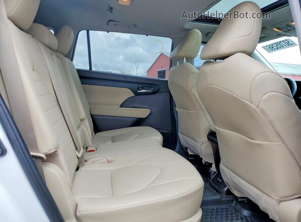 5TDGZRBH4LS500496 2020 TOYOTA HIGHLANDER White Вид задньої частини салону