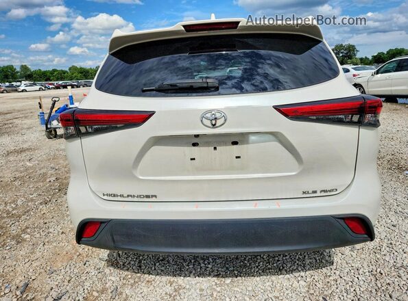 5TDGZRBH5MS065974 2021 TOYOTA HIGHLANDER White Вид ззаду