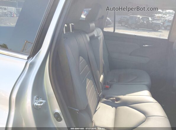 5TDGZRBH6MS149432 2021 TOYOTA HIGHLANDER Silver VIN კოდის სტიკერის ხედი