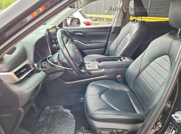 5TDGZRBH7MS123986 2021 TOYOTA HIGHLANDER Черный Вид салона спереди