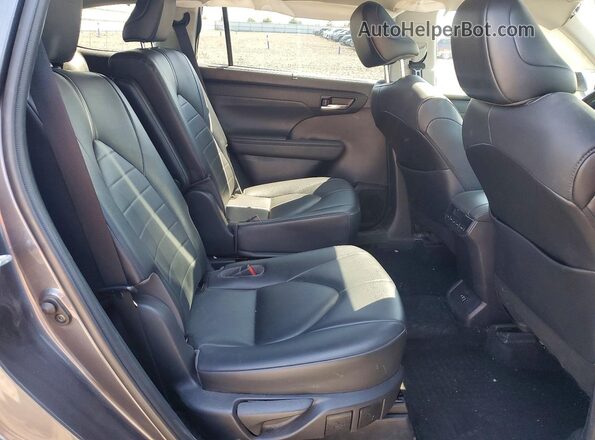 5TDGZRBH7MS544431 2021 TOYOTA HIGHLANDER Серый Вид задней части салона
