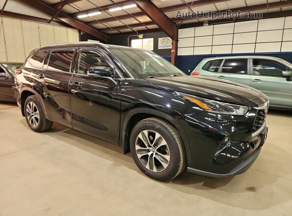 5TDGZRBH8MS093297 2021 TOYOTA HIGHLANDER Черный Передняя правая четверть