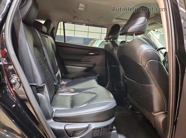 5TDGZRBH8MS093297 2021 TOYOTA HIGHLANDER Черный Вид задней части салона