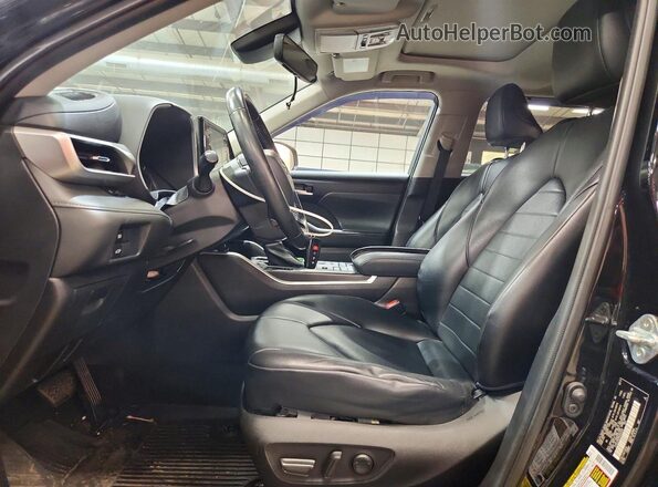 5TDGZRBH8MS093297 2021 TOYOTA HIGHLANDER Черный Вид салона спереди