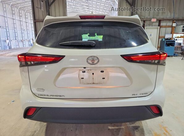 5TDGZRBH8MS541747 2021 TOYOTA HIGHLANDER White Вид ззаду